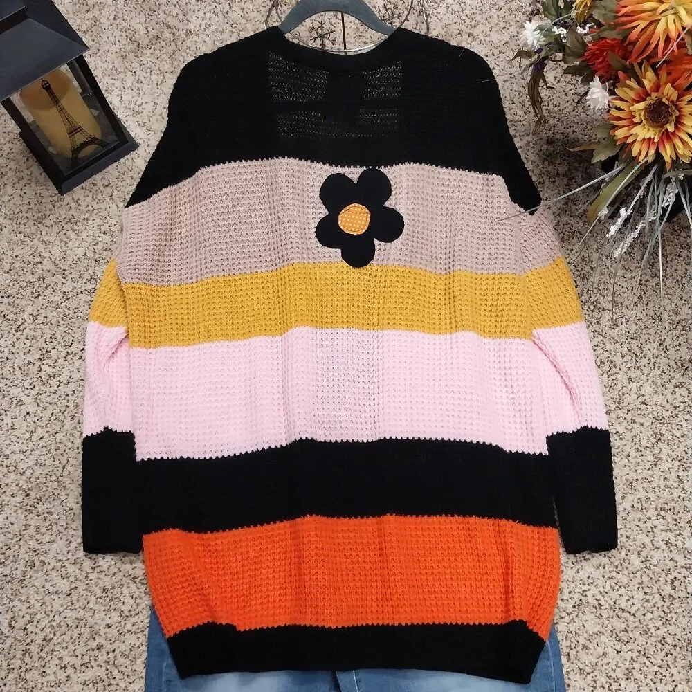 3673 Size XL Popcorn Cardigan Sweater with Applisque Flowers. - Picture 4 of 6